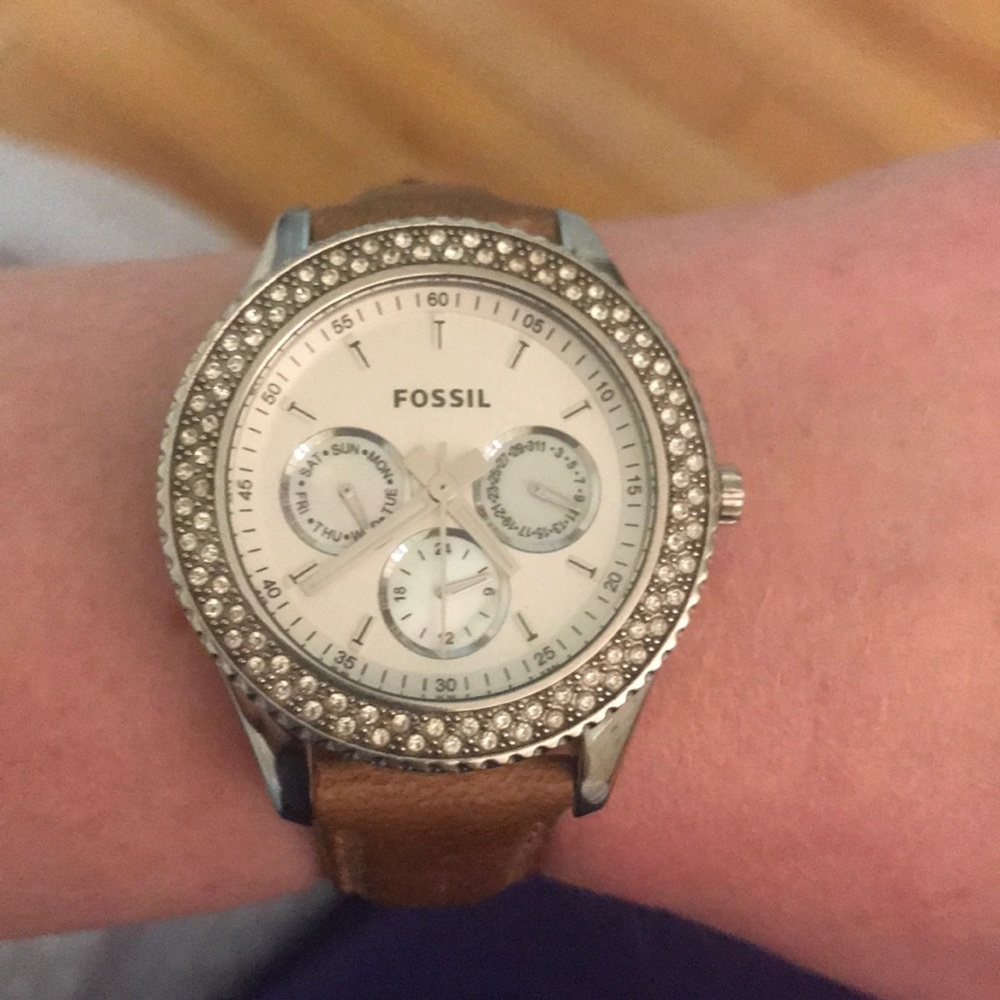 Fossil Watch with brown band diamond embezzled
